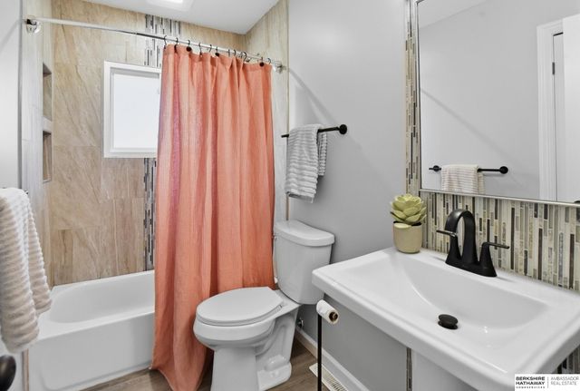 602 S Monroe Street, Papillion, NE 68046