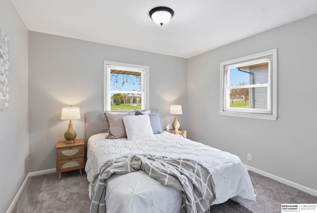 602 S Monroe Street, Papillion, NE 68046