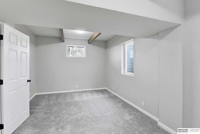 602 S Monroe Street, Papillion, NE 68046