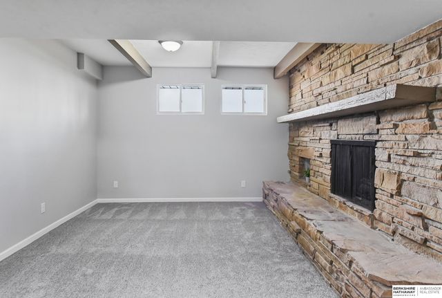 602 S Monroe Street, Papillion, NE 68046