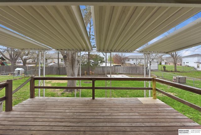 602 S Monroe Street, Papillion, NE 68046