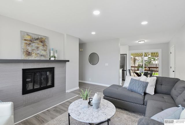 602 S Monroe Street, Papillion, NE 68046