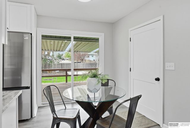 602 S Monroe Street, Papillion, NE 68046