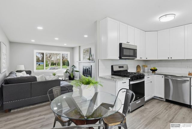 602 S Monroe Street, Papillion, NE 68046