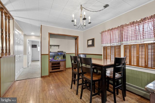 8 MARIGOLD CIR, Levittown, PA 19054