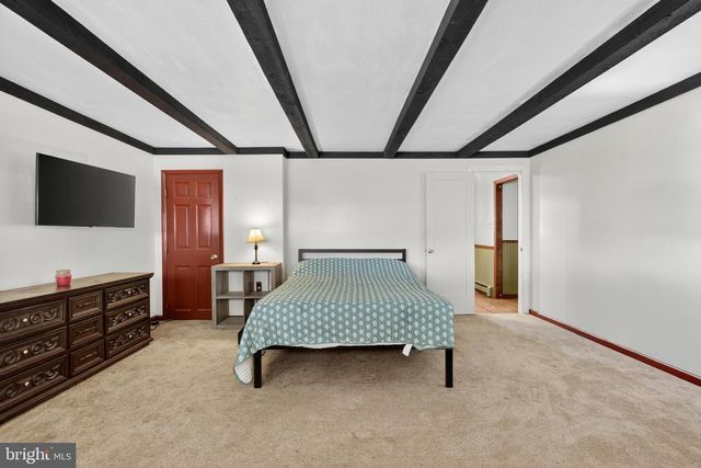 8 MARIGOLD CIR, Levittown, PA 19054
