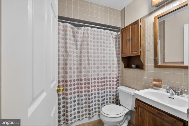 8 MARIGOLD CIR, Levittown, PA 19054