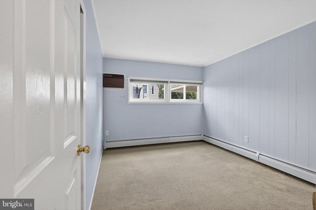8 MARIGOLD CIR, Levittown, PA 19054