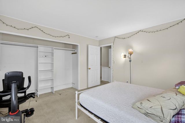 8 MARIGOLD CIR, Levittown, PA 19054