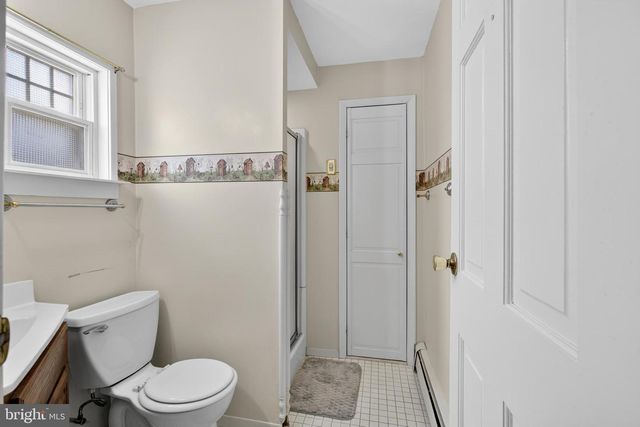 8 MARIGOLD CIR, Levittown, PA 19054