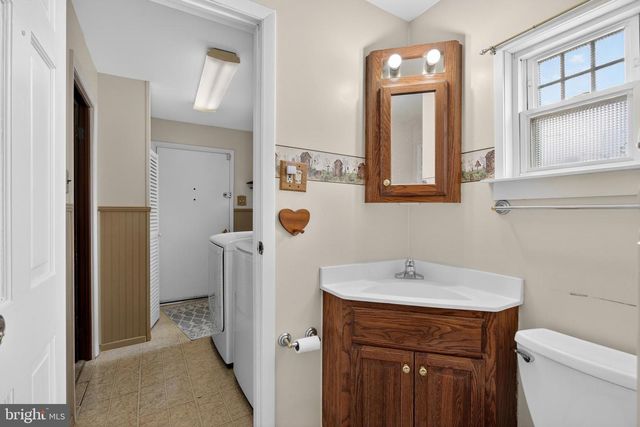 8 MARIGOLD CIR, Levittown, PA 19054