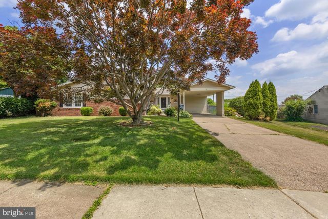 8 MARIGOLD CIR, Levittown, PA 19054