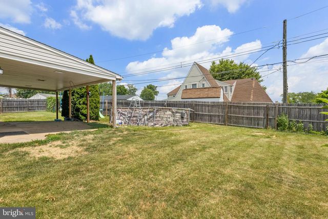 8 MARIGOLD CIR, Levittown, PA 19054