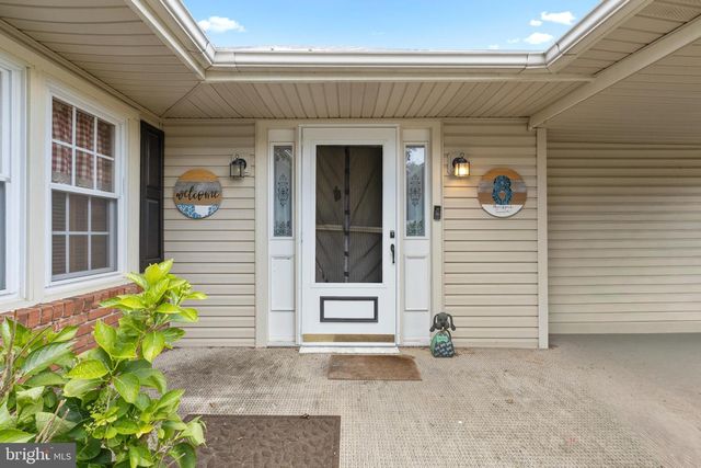 8 MARIGOLD CIR, Levittown, PA 19054