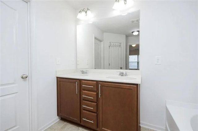 3934 Princeton Lakes Pass SW, Atlanta, GA 30331