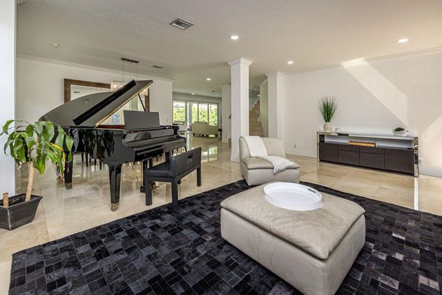 1879 HIDDEN TRAIL Lane, Weston, FL 33327