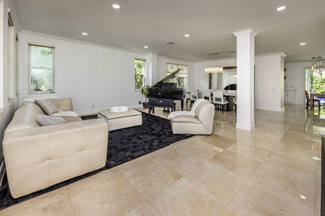 1879 HIDDEN TRAIL Lane, Weston, FL 33327