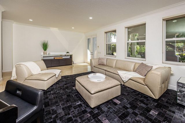 1879 HIDDEN TRAIL Lane, Weston, FL 33327