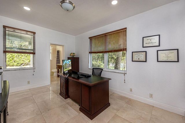1879 HIDDEN TRAIL Lane, Weston, FL 33327