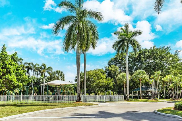 1879 HIDDEN TRAIL Lane, Weston, FL 33327