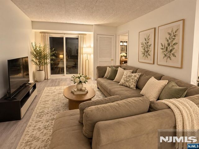 1 Iron Forge Square 20, Pompton Lakes, NJ 07442