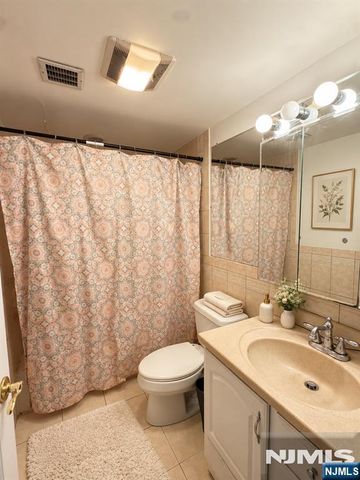 1 Iron Forge Square 20, Pompton Lakes, NJ 07442