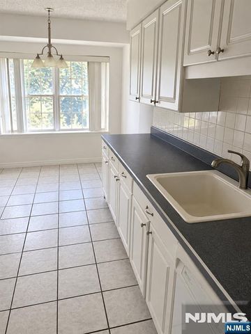 1 Iron Forge Square 20, Pompton Lakes, NJ 07442