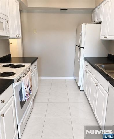 1 Iron Forge Square 20, Pompton Lakes, NJ 07442