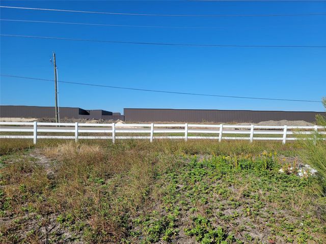 221 Tall Oak DR, Hutto, TX 78634