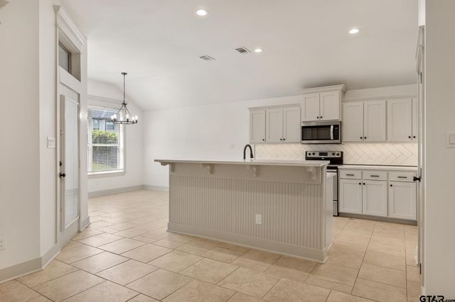 7343 Rockpoint Lane, Tyler, TX 75703