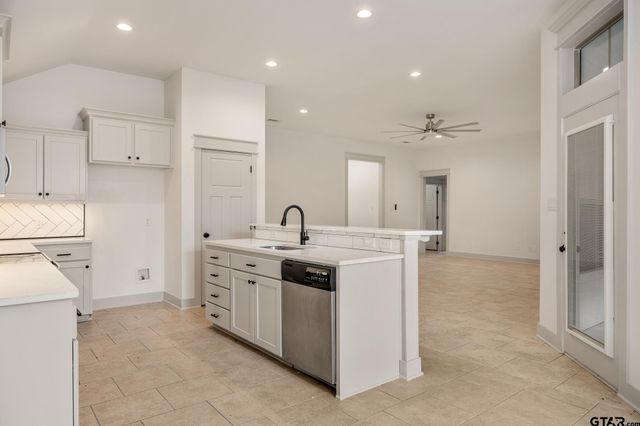 7343 Rockpoint Lane, Tyler, TX 75703