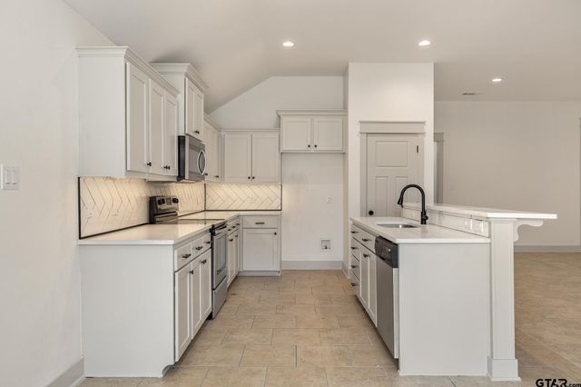 7343 Rockpoint Lane, Tyler, TX 75703