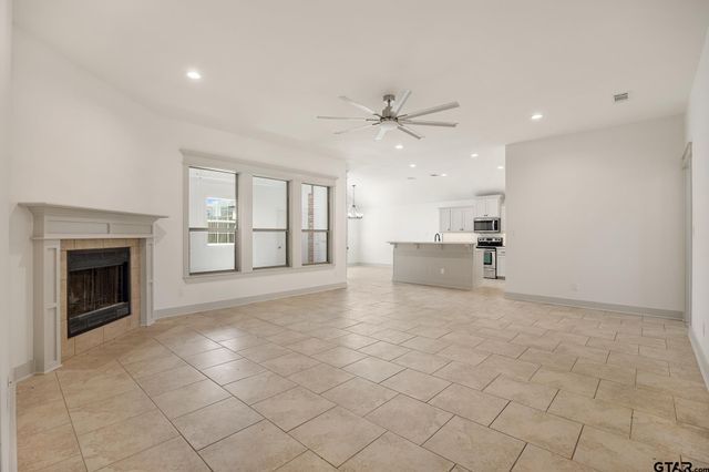 7343 Rockpoint Lane, Tyler, TX 75703