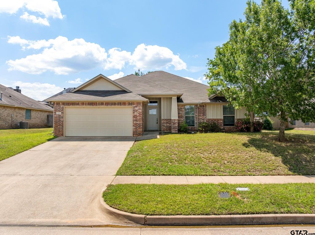 7343 Rockpoint Lane, Tyler, TX 75703
