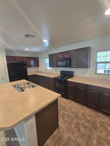 903 S Swallow Lane, Gilbert, AZ 85296