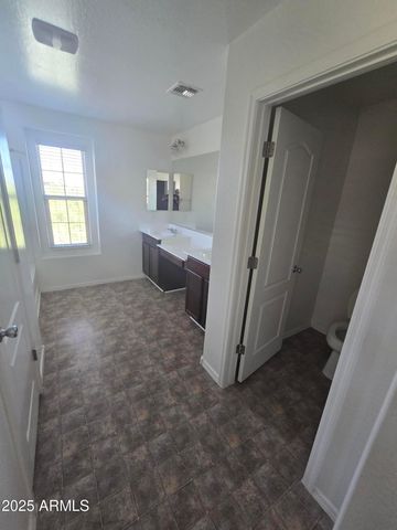 903 S Swallow Lane, Gilbert, AZ 85296