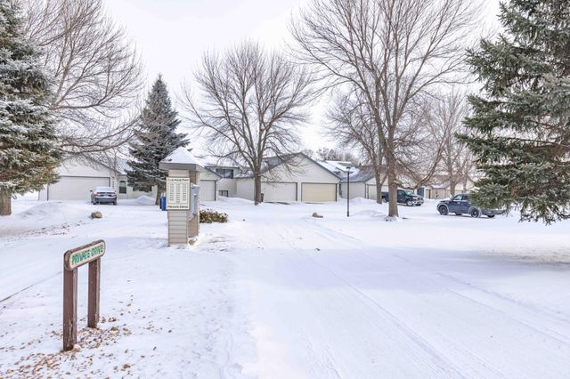 2832 32nd Street S, Moorhead, MN 56560