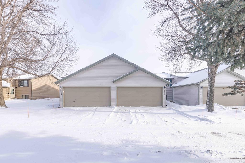 2832 32nd Street S, Moorhead, MN 56560