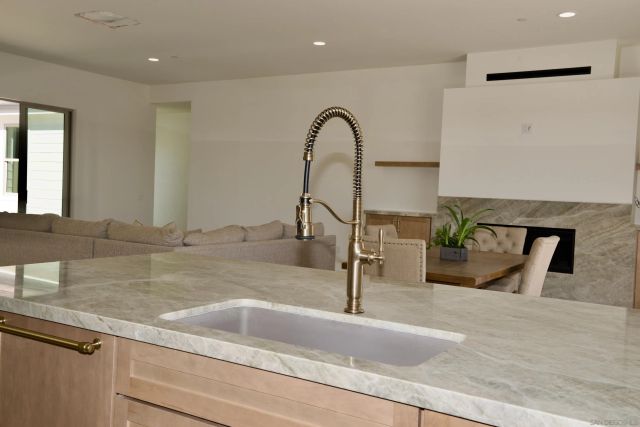 588 Twin Country Ln, Fallbrook, CA 92028