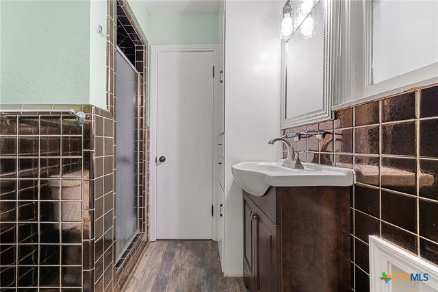 2215 N 9th Street, Temple, TX 76501