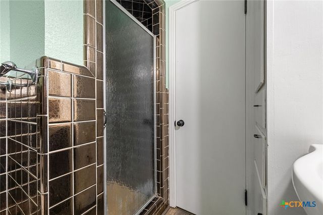 2215 N 9th Street, Temple, TX 76501