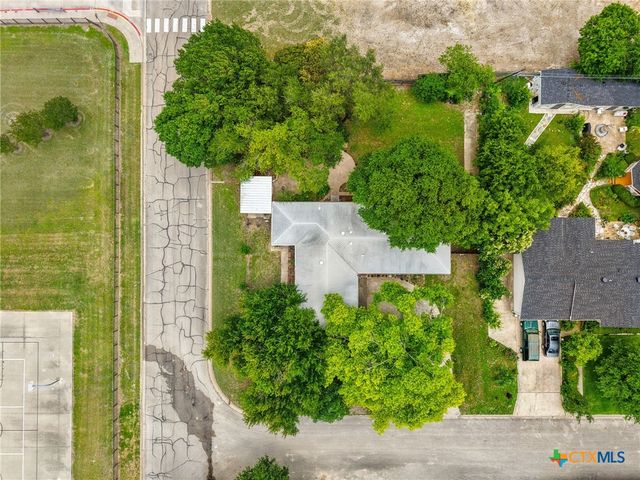 2215 N 9th Street, Temple, TX 76501