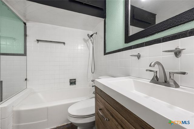 2215 N 9th Street, Temple, TX 76501