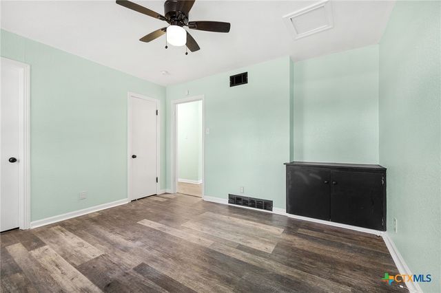 2215 N 9th Street, Temple, TX 76501