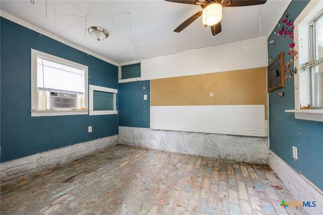 2215 N 9th Street, Temple, TX 76501