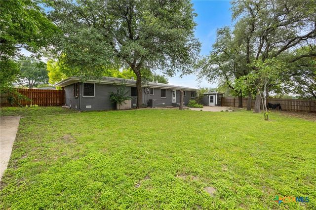 2215 N 9th Street, Temple, TX 76501