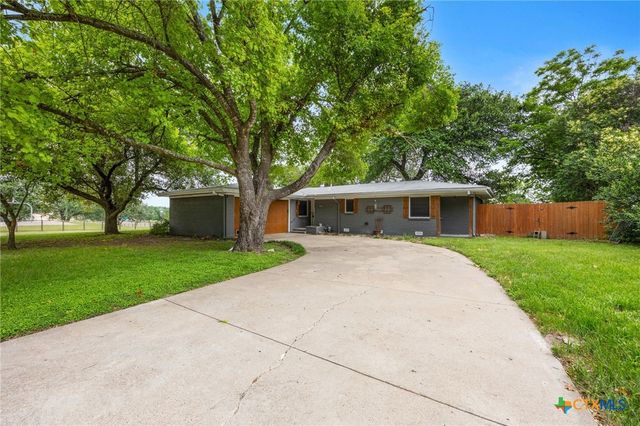 2215 N 9th Street, Temple, TX 76501
