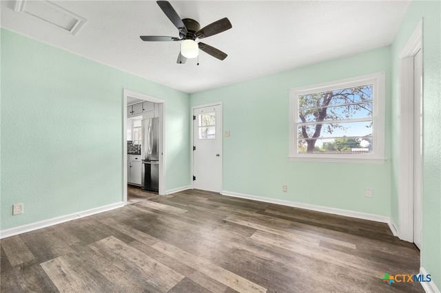 2215 N 9th Street, Temple, TX 76501
