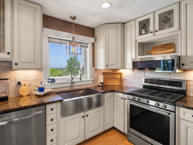 4 Sleepy Hollow Road, Essex, VT 05452