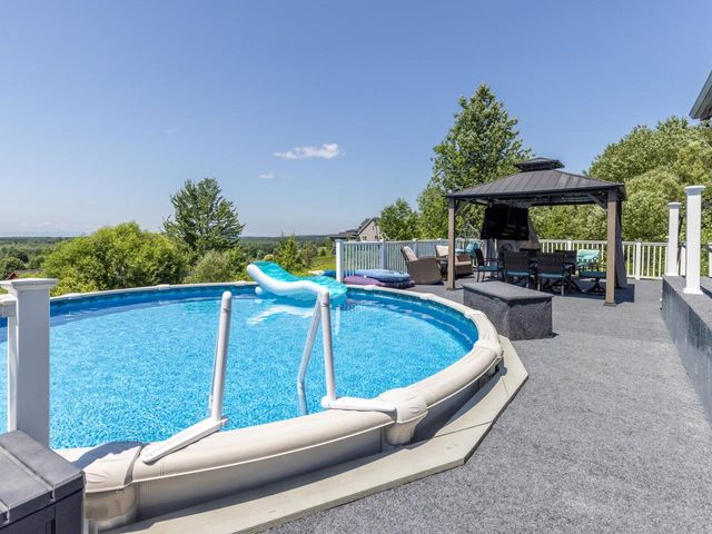 4 Sleepy Hollow Road, Essex, VT 05452